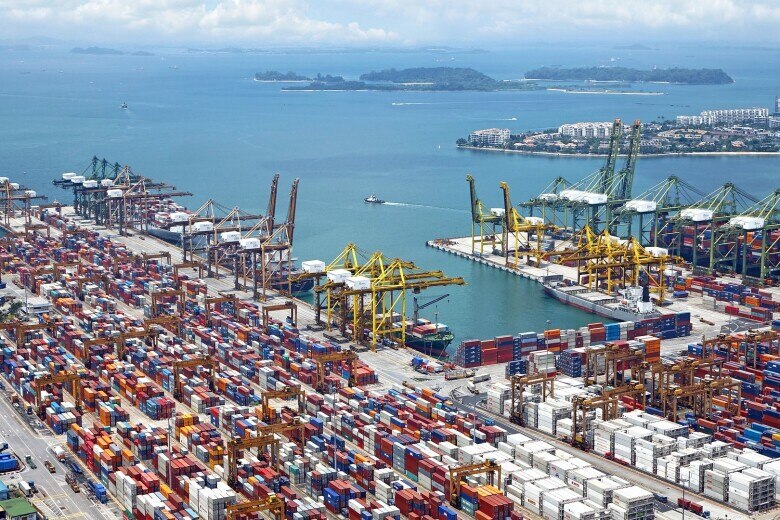 very large port for container ships