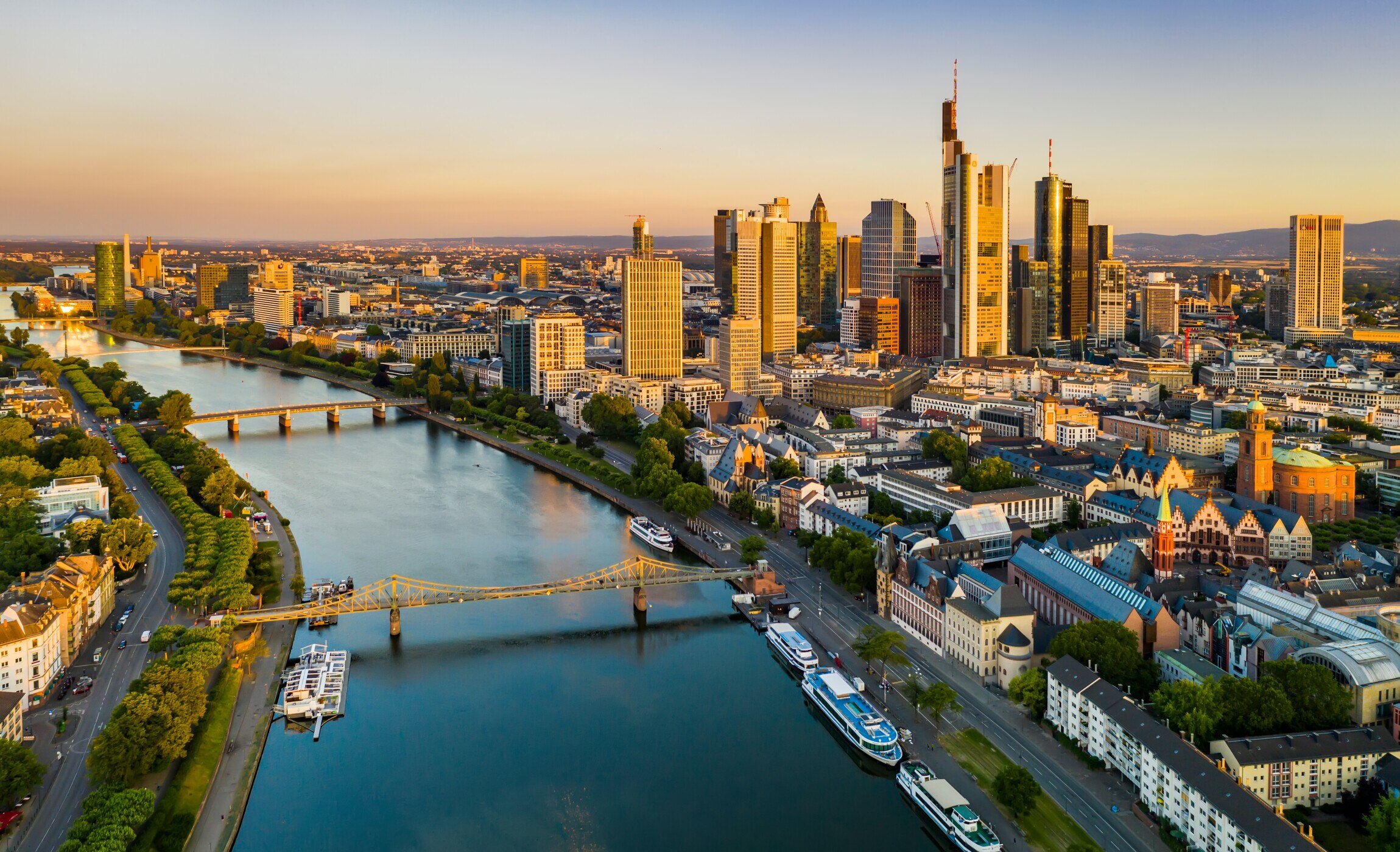 Background Image Frankfurt Sky view | InterSystems DACH Symposium 2025