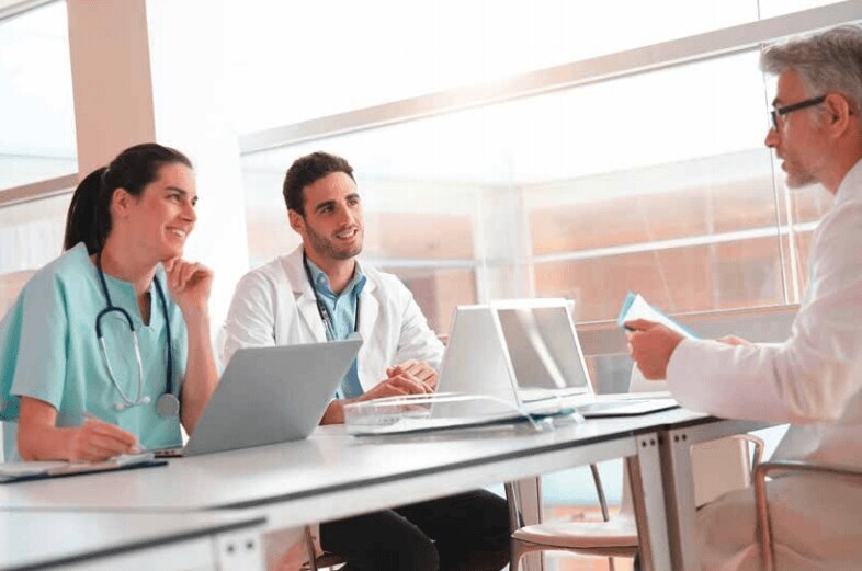 three doctors having a discussion