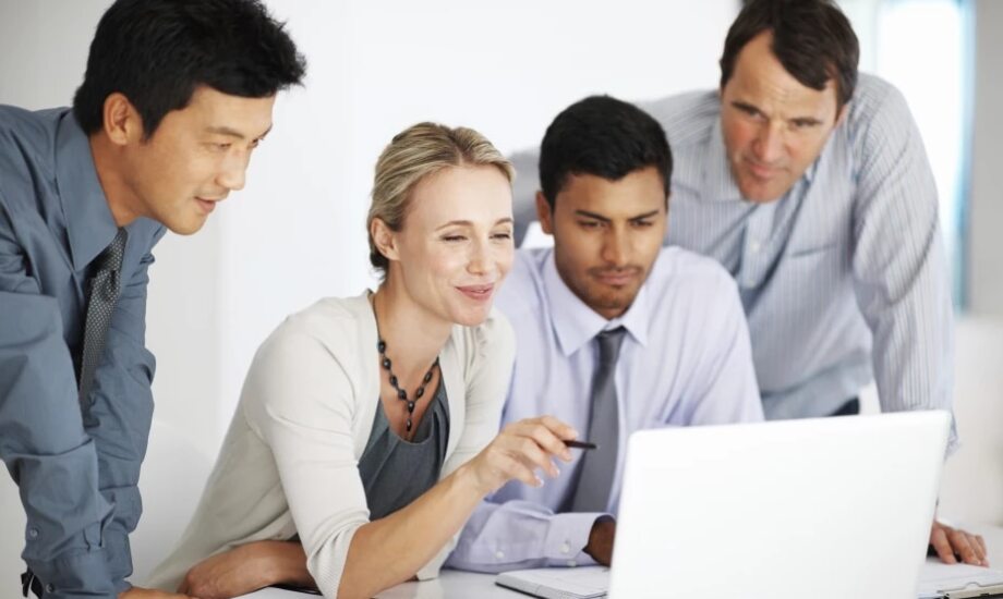people-huddled-around-laptop