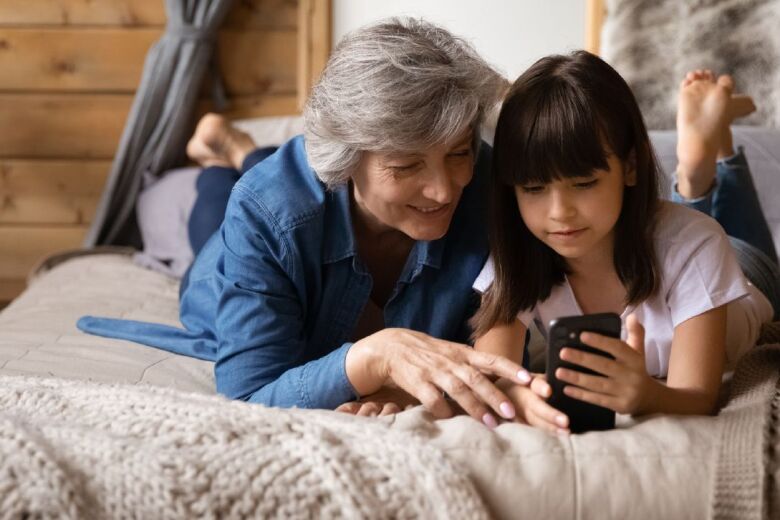 grandma and daughter  iphone