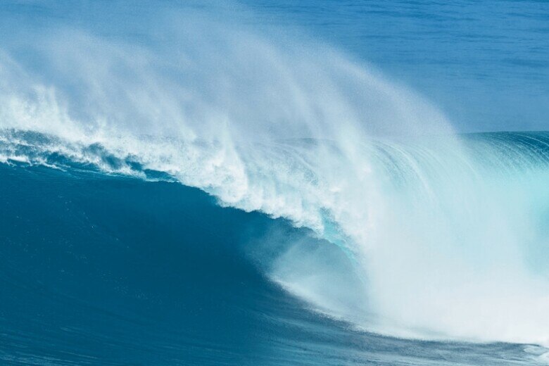 large wave breaking in the ocean